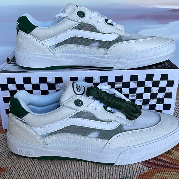 Vans WMNS Wayvee
White/Green
VN0A5JIAWGR
Sneakers - Picture 2 of 16
